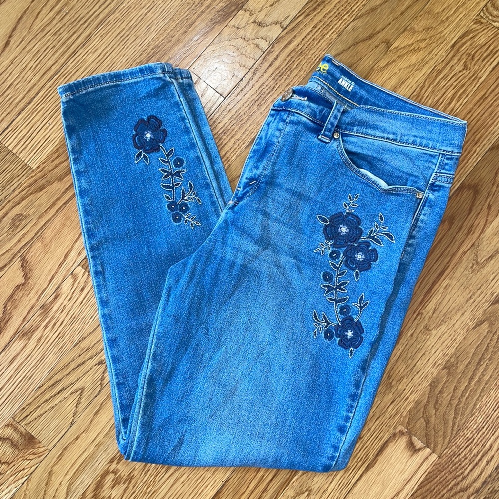Embroidered Ankle Jean